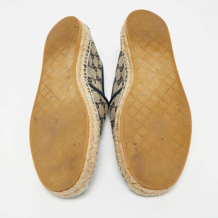 مملوكة مسبقًا Gucci Beige/Navy Blue GG Canvas Espadrille Flats Size 43