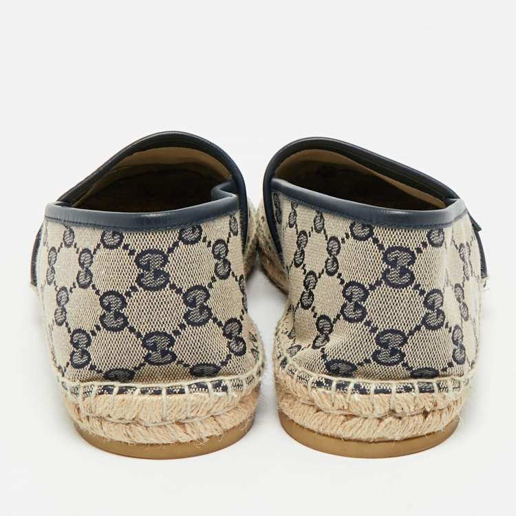 مملوكة مسبقًا Gucci Beige/Navy Blue GG Canvas Espadrille Flats Size 43