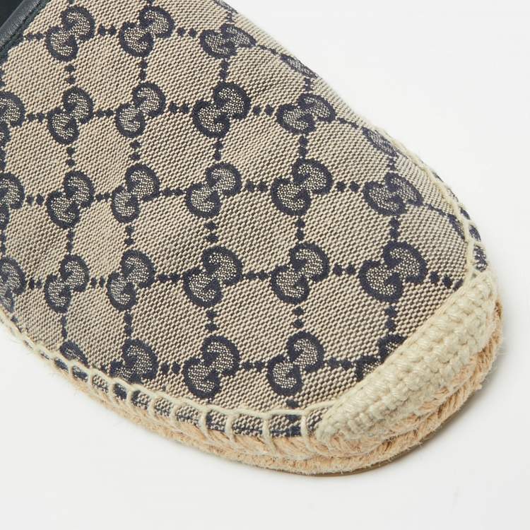 مملوكة مسبقًا Gucci Beige/Navy Blue GG Canvas Espadrille Flats Size 43