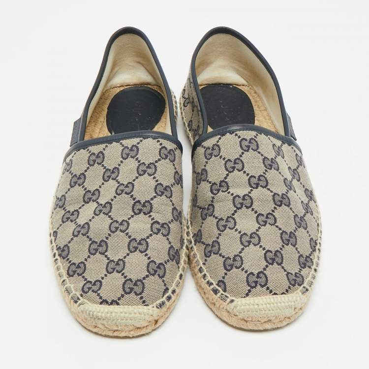 مملوكة مسبقًا Gucci Beige/Navy Blue GG Canvas Espadrille Flats Size 43