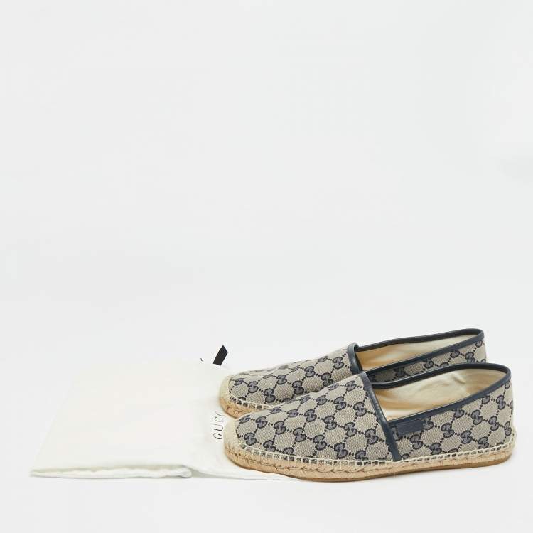 مملوكة مسبقًا Gucci Beige/Navy Blue GG Canvas Espadrille Flats Size 43