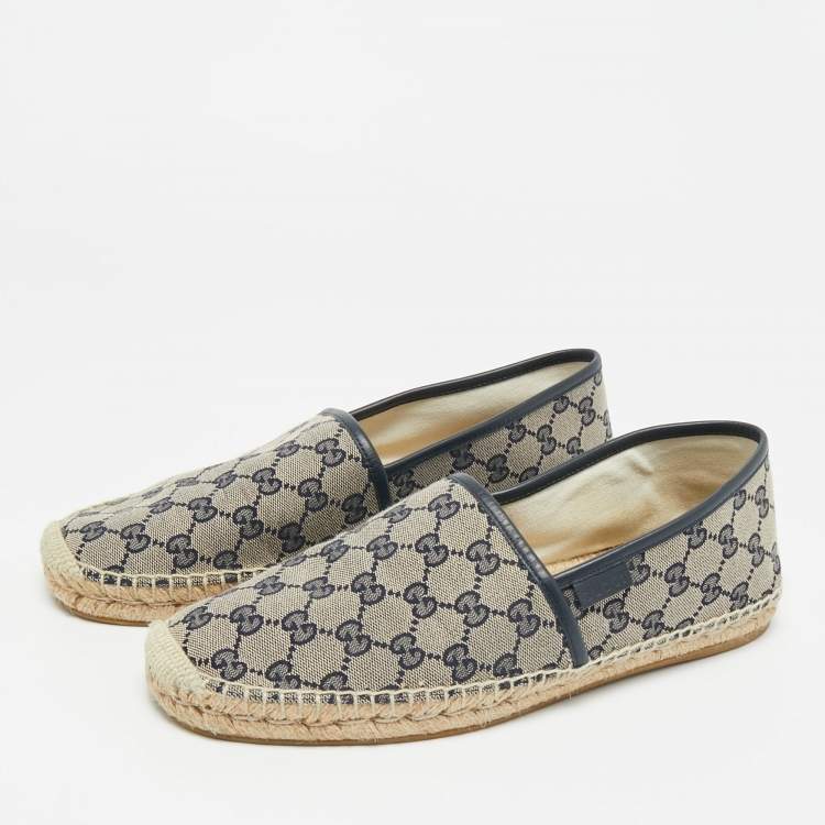 مملوكة مسبقًا Gucci Beige/Navy Blue GG Canvas Espadrille Flats Size 43