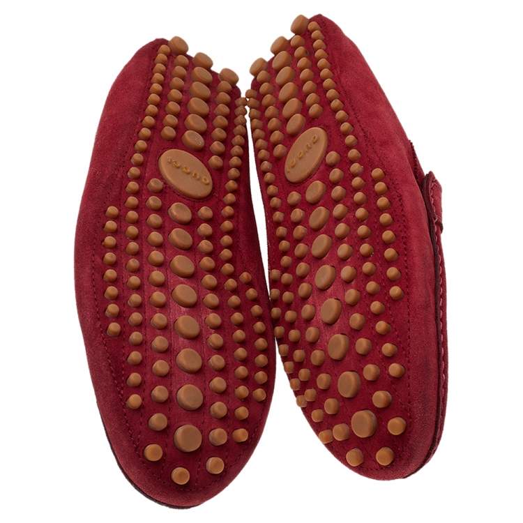 مملوكة مسبقًا Gucci Red Suede Web Detail Slip On Loafers Size 44