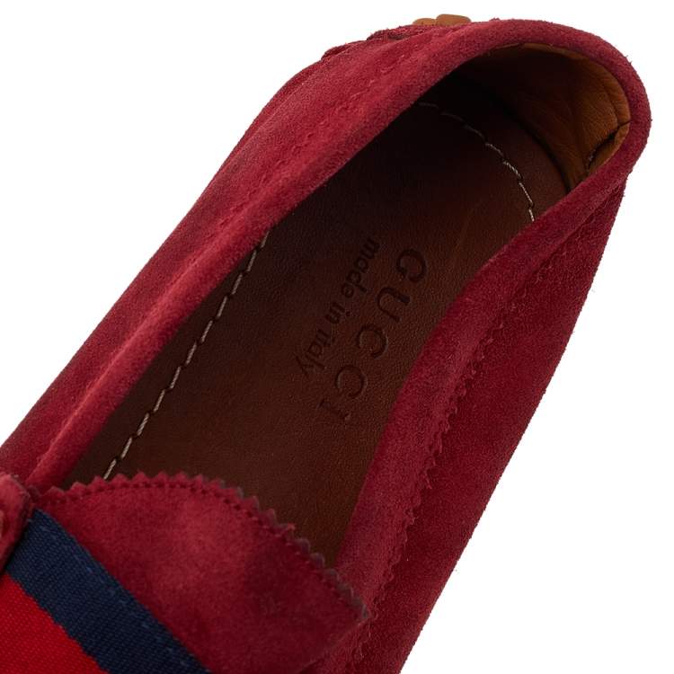 مملوكة مسبقًا Gucci Red Suede Web Detail Slip On Loafers Size 44