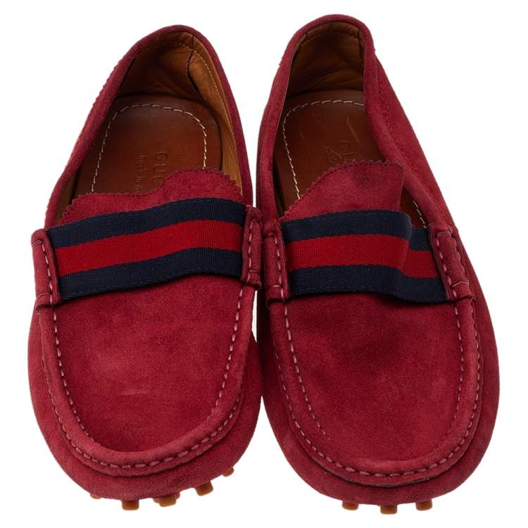 مملوكة مسبقًا Gucci Red Suede Web Detail Slip On Loafers Size 44
