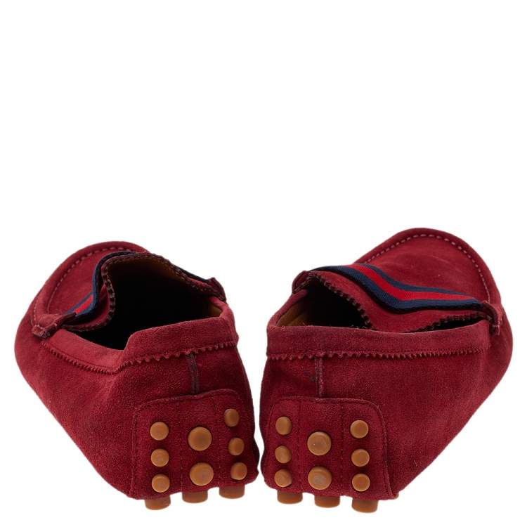 مملوكة مسبقًا Gucci Red Suede Web Detail Slip On Loafers Size 44