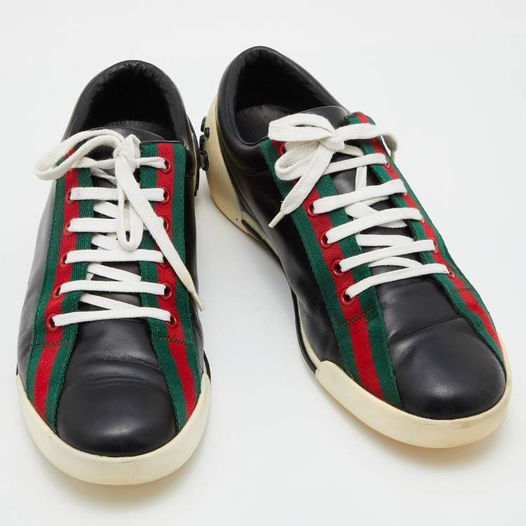 مملوكة مسبقًا Gucci Black Leather Web Detail Low Top Sneakers Size 43
