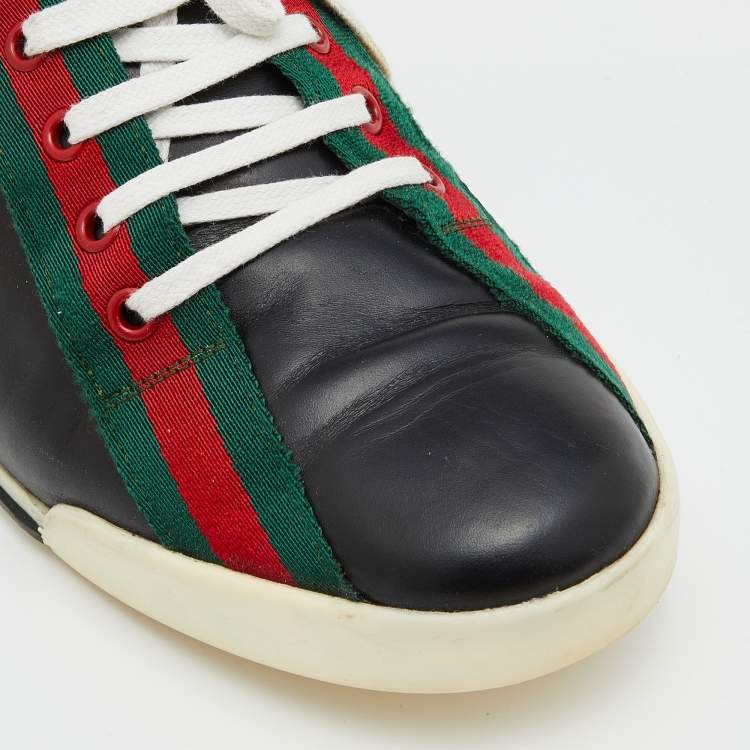 مملوكة مسبقًا Gucci Black Leather Web Detail Low Top Sneakers Size 43