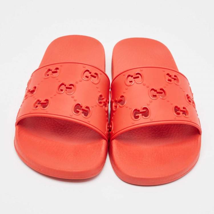 Pre Owned Gucci Red Rubber Flat Slides Size 42 