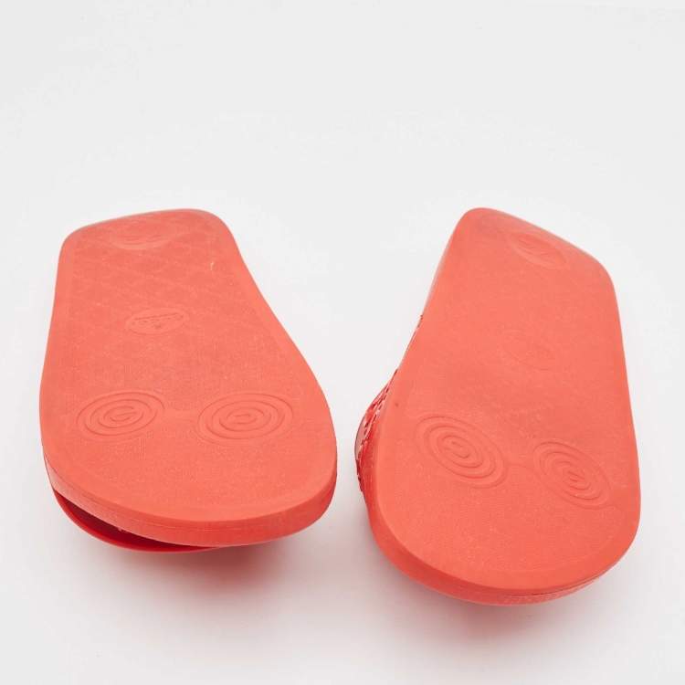 Pre Owned Gucci Red Rubber Flat Slides Size 42 