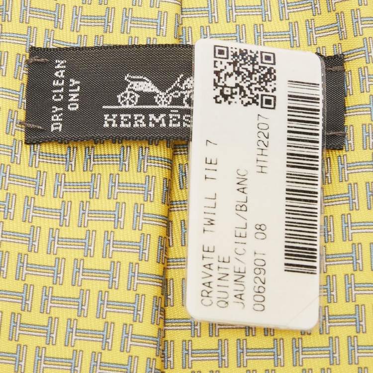 مملوكة مسبقًا Hermès Yellow 7 Quinte Printed Silk Slim Tie