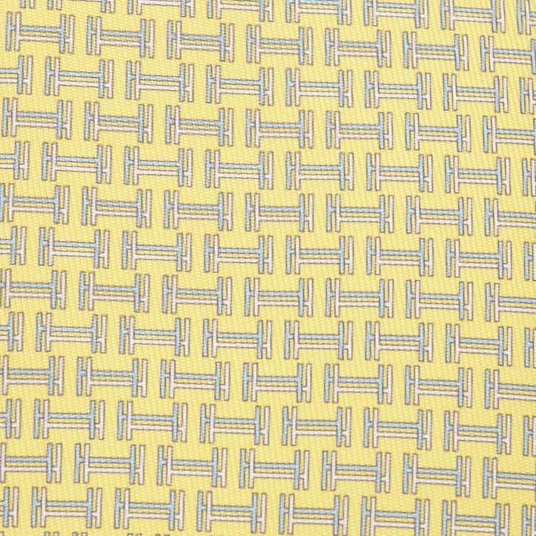 مملوكة مسبقًا Hermès Yellow 7 Quinte Printed Silk Slim Tie