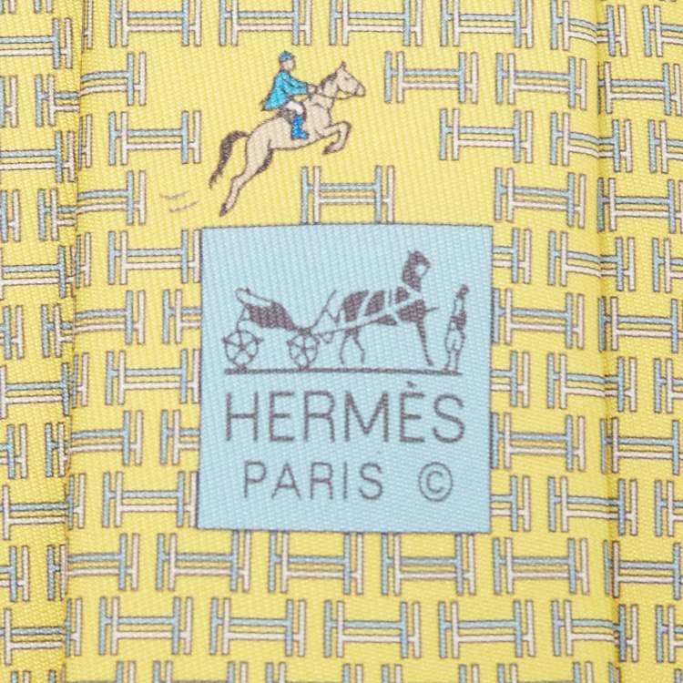 مملوكة مسبقًا Hermès Yellow 7 Quinte Printed Silk Slim Tie