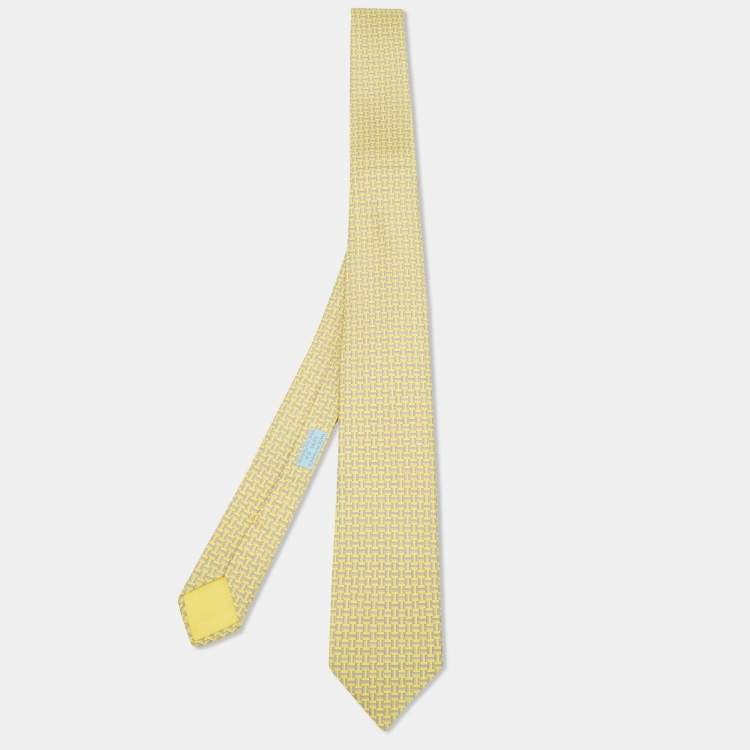 مملوكة مسبقًا Hermès Yellow 7 Quinte Printed Silk Slim Tie