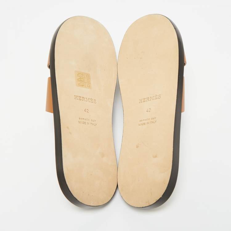 مملوكة مسبقًا صندل سلايد هيرمس إزمير جلد بني داكن مقاس 43