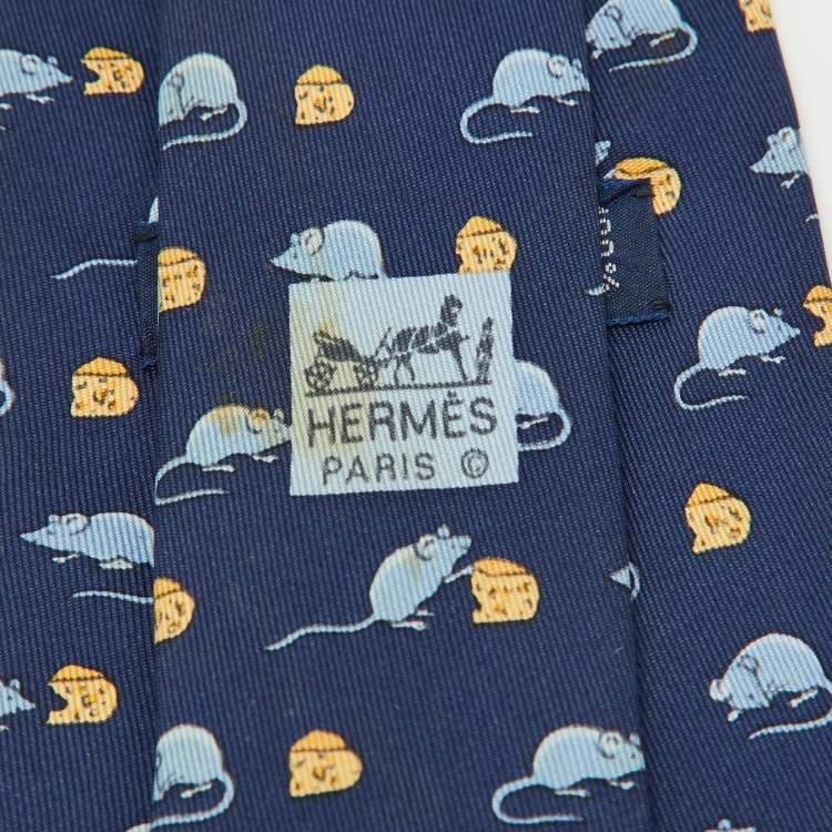 مملوكة مسبقًا Hermès Navy Blue Mouse and Cheese Print Silk Classic Tie