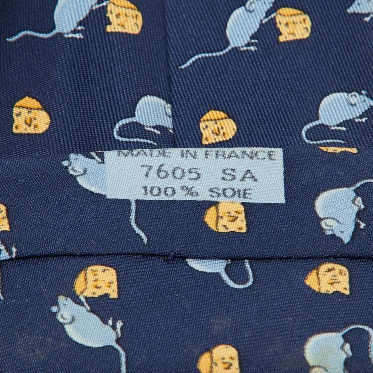 مملوكة مسبقًا Hermès Navy Blue Mouse and Cheese Print Silk Classic Tie