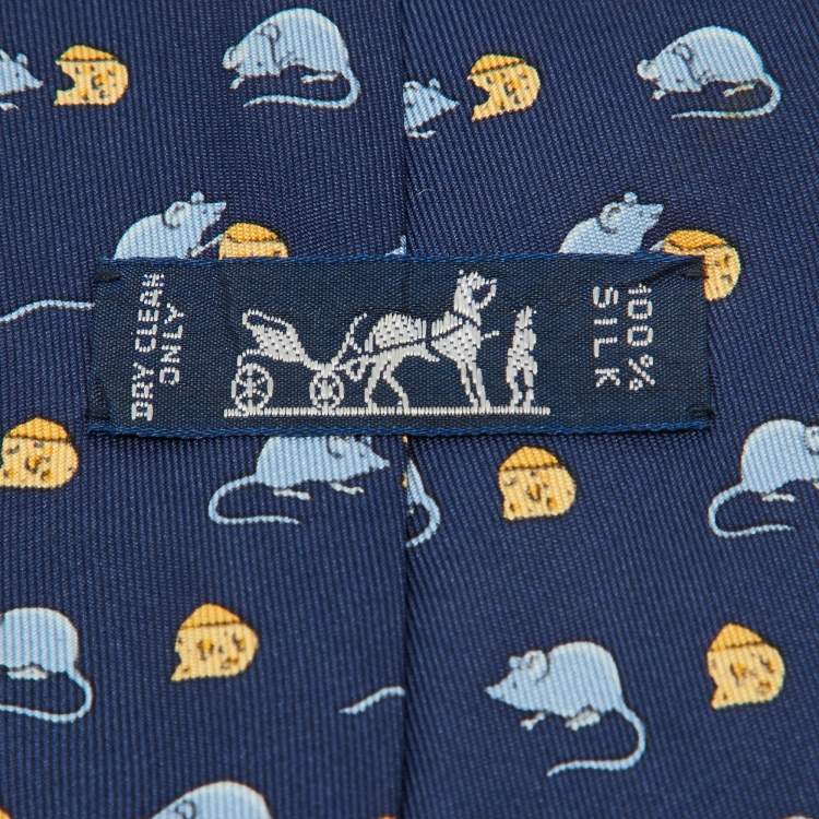 مملوكة مسبقًا Hermès Navy Blue Mouse and Cheese Print Silk Classic Tie