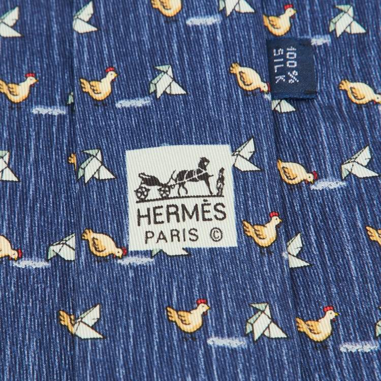 مملوكة مسبقًا Hermes Blue Whimsical Chickens Print Silk Classic Tie