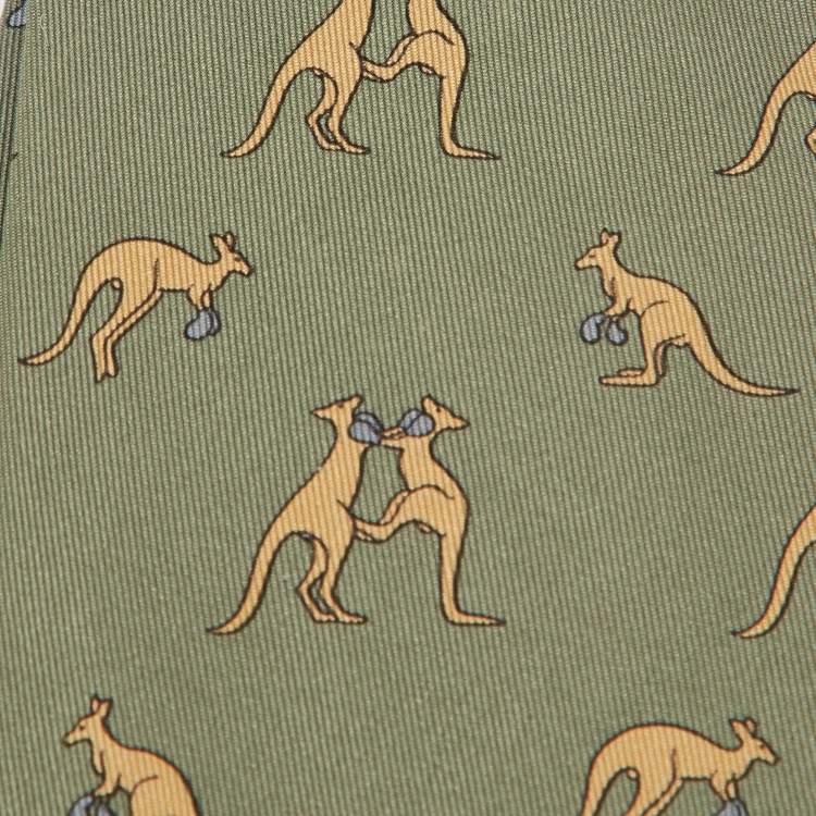 Pre Owned Hermes Olive Green/Beige Boxing Kangaroo Print Silk Classic Tie