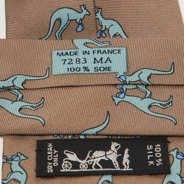 Pre Owned Hermes Beige/Blue Boxing Kangaroo Print Silk Classic Tie