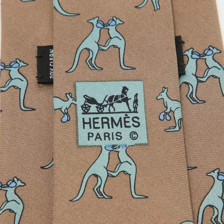 Pre Owned Hermes Beige/Blue Boxing Kangaroo Print Silk Classic Tie