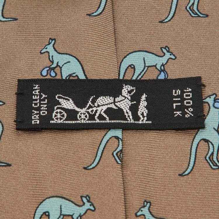 Pre Owned Hermes Beige/Blue Boxing Kangaroo Print Silk Classic Tie