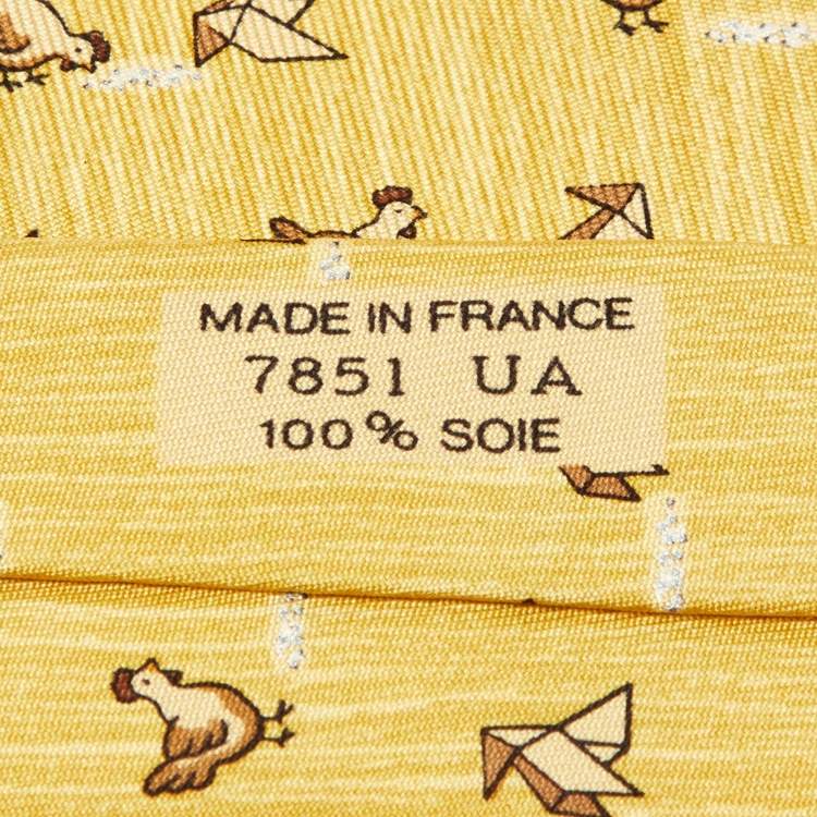 Pre Owned Hermès Yellow Whimsical Chickens Print Silk Classic Tie