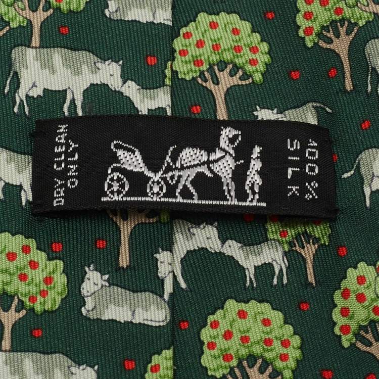 مملوكة مسبقًا Hermes Vintage Green Animal Print Silk Tie 