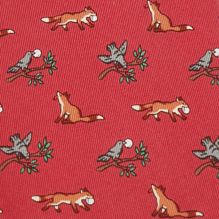 مملوكة مسبقًا Hermes Red Animal Printed Silk Classic Tie 