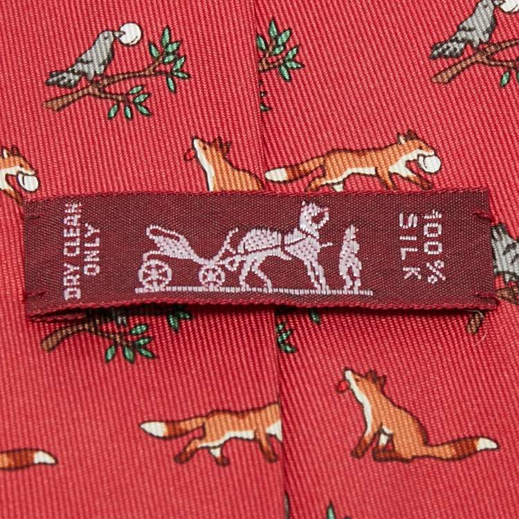 مملوكة مسبقًا Hermes Red Animal Printed Silk Classic Tie 