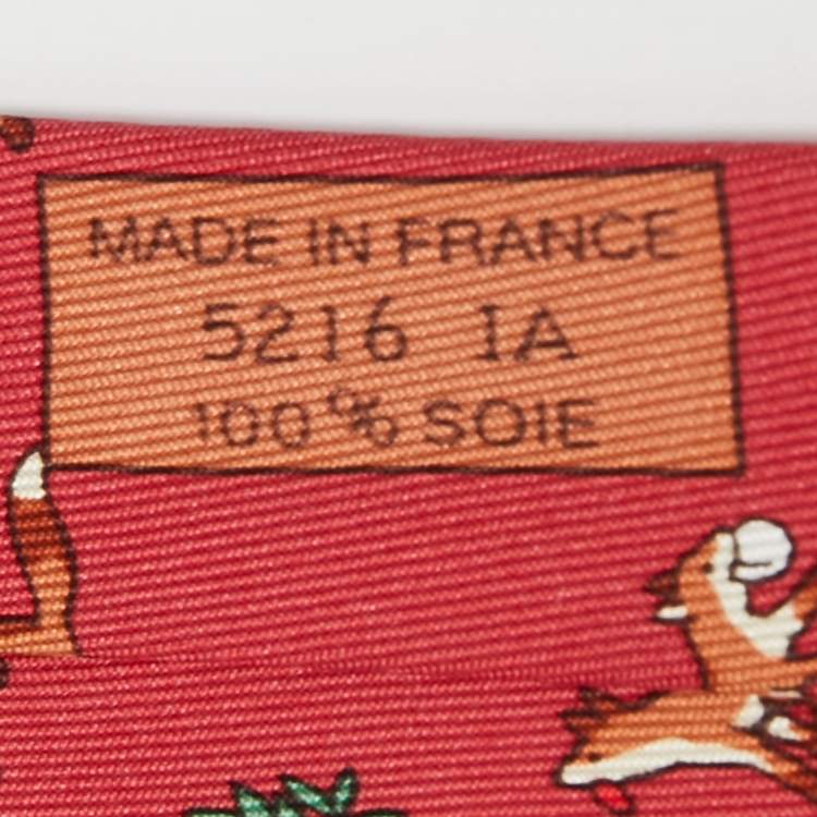 مملوكة مسبقًا Hermes Red Animal Printed Silk Classic Tie 