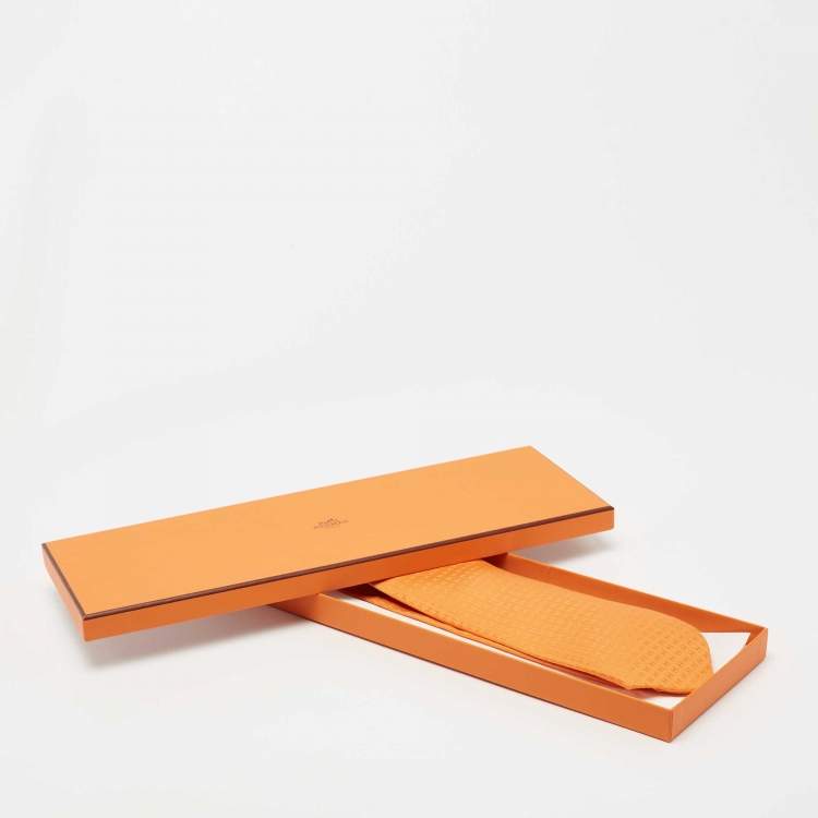 مملوكة مسبقًا Hermès Orange Faconnee H Silk Tie