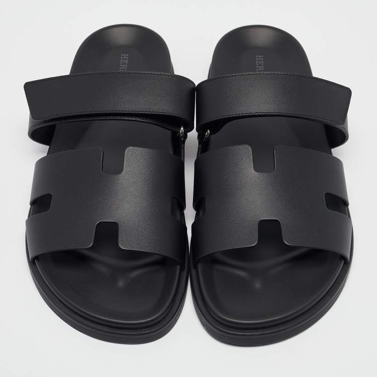 مملوكة مسبقًا Hermes Black Leather Chypre Sandals Size 43.5