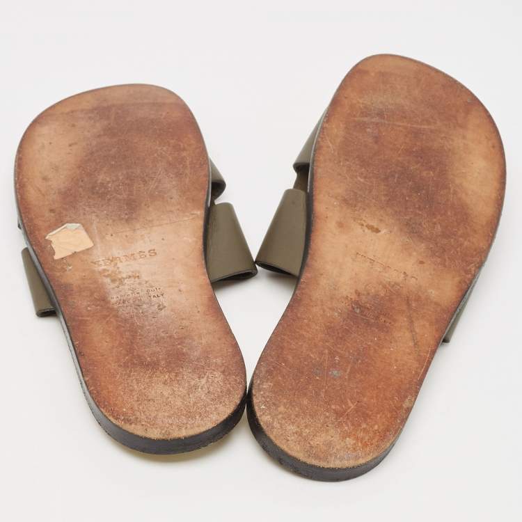 Pre Owned Hermes Grey Leather Izmir Flat Slides Size 42.5