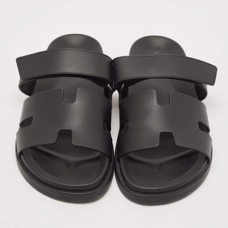 مملوكة مسبقًا Hermes Black Leather Chypre Sandals Size 43
