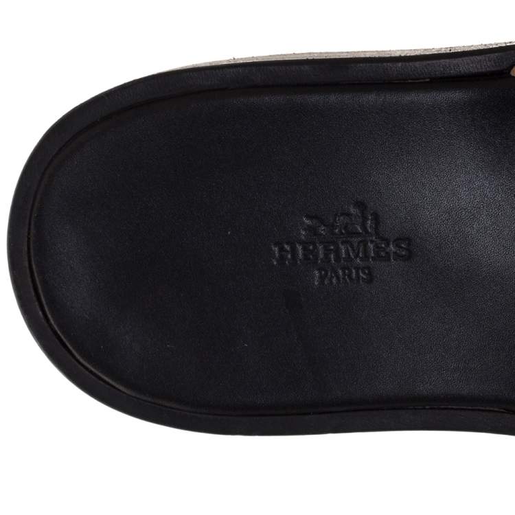مملوكة مسبقًا Hermes Black/Brown Leather Izmir Flat Slides Size 43.5