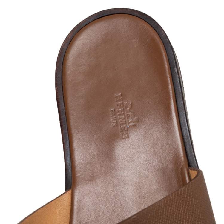 مملوكة مسبقًا Hermes Brown Leather Izmir Flat Slides Size 42.5