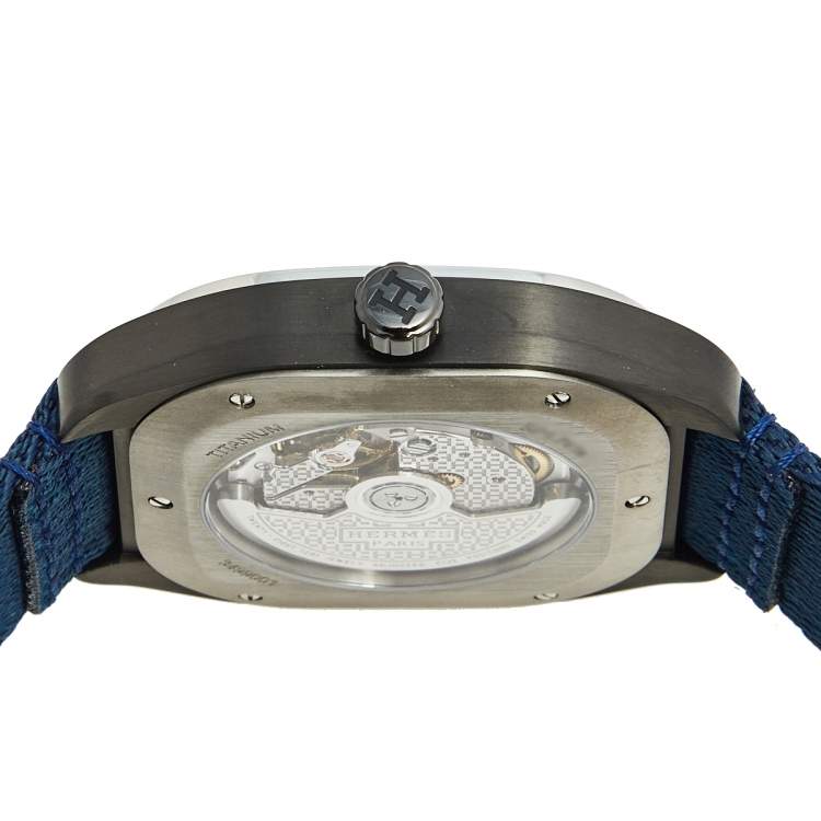 Pre Owned Hermes Black Titanium Fabric H08 W049432WW00 Men's Wristwatch 39 mm