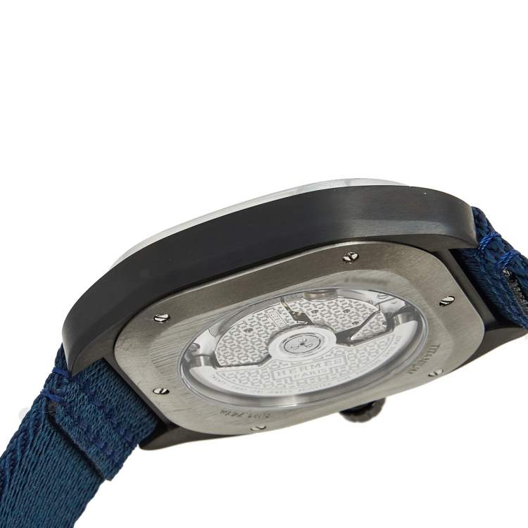 Pre Owned Hermes Black Titanium Fabric H08 W049432WW00 Men's Wristwatch 39 mm