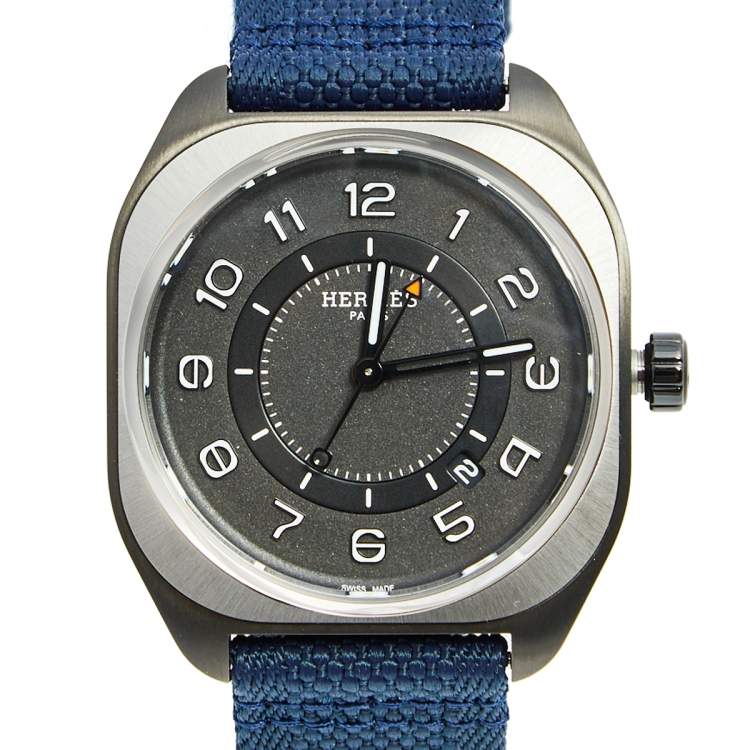 Pre Owned Hermes Black Titanium Fabric H08 W049432WW00 Men's Wristwatch 39 mm