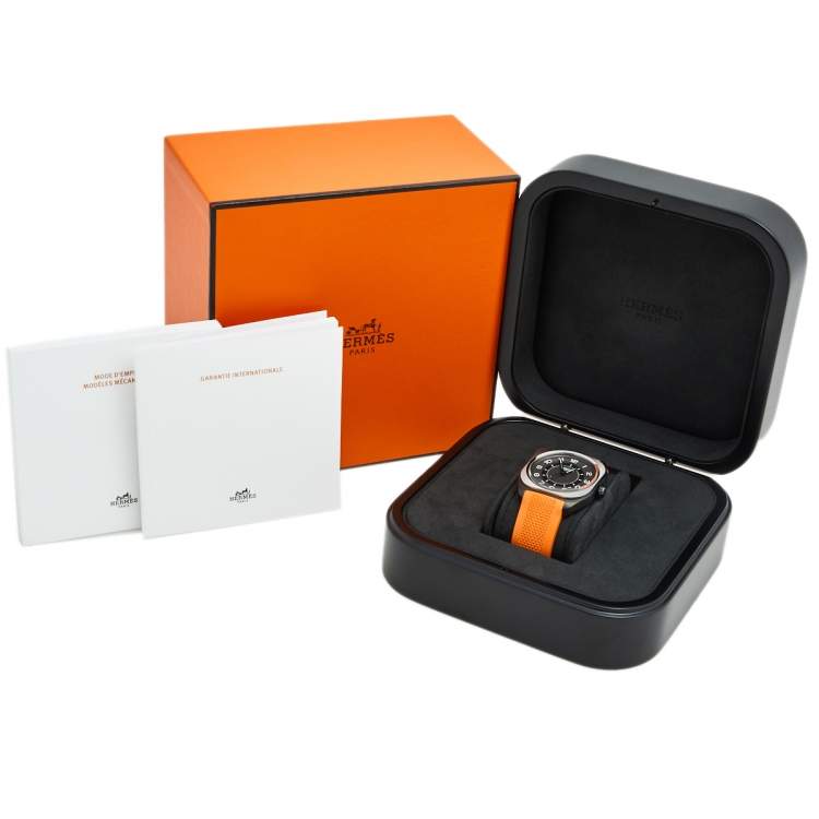 Pre Owned Hermes Black Titanium Rubber H08 W049430WW00 Men's Wristwatch 39 mm