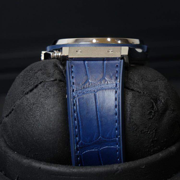 مملوكة مسبقًا Hublot Classic Fusion 541.NX.7170.LR Automatic Blue Titanium Men’s Wristwatch 42 mm