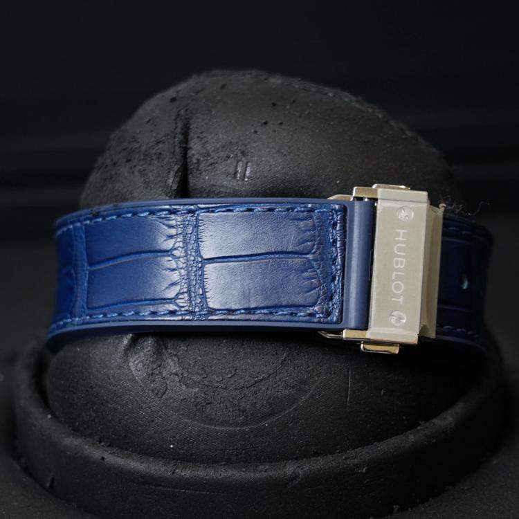 مملوكة مسبقًا Hublot Classic Fusion 541.NX.7170.LR Automatic Blue Titanium Men’s Wristwatch 42 mm