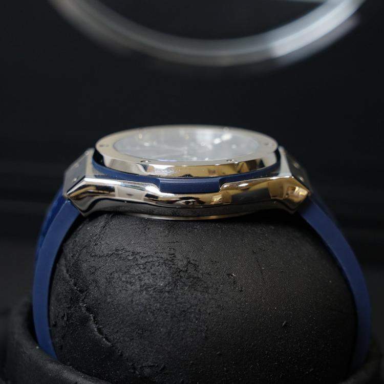 مملوكة مسبقًا Hublot Classic Fusion 541.NX.7170.LR Automatic Blue Titanium Men’s Wristwatch 42 mm