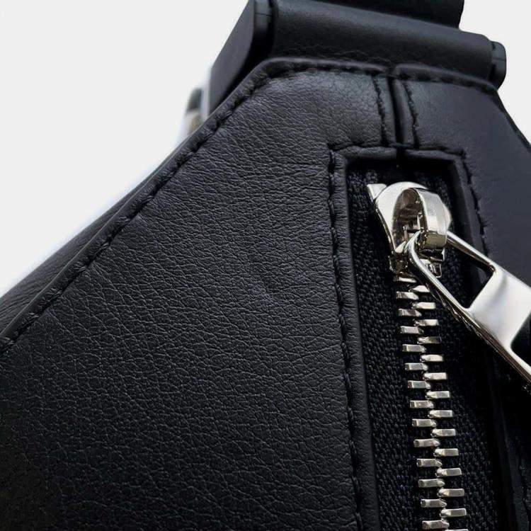 Pre Owned Loewe Black Classic Calf Leather Convertible Sling Bag