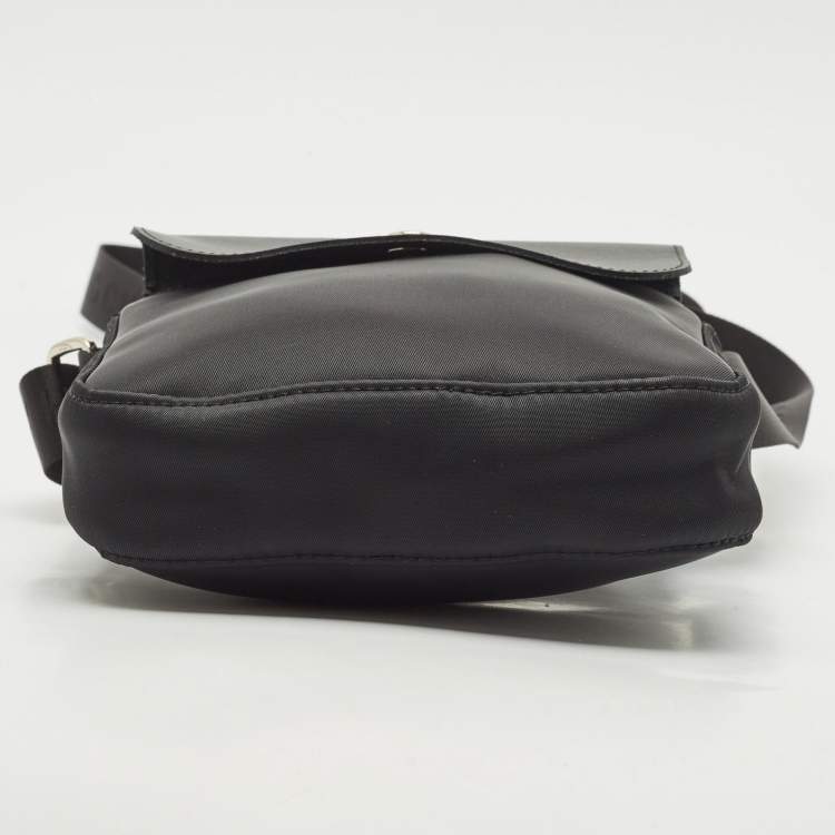 Pre Owned Longchamp Black Nylon Crossbody Bag