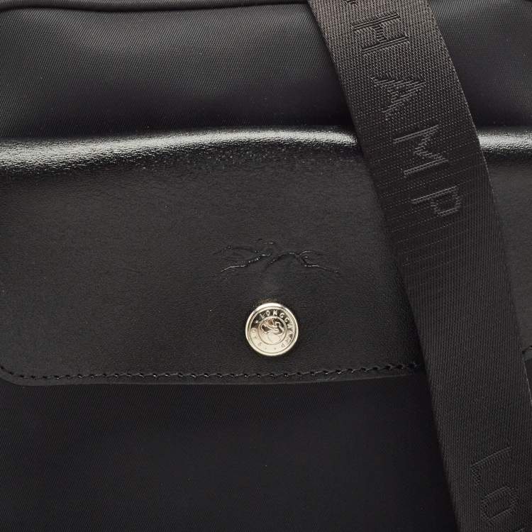 Pre Owned Longchamp Black Nylon Crossbody Bag