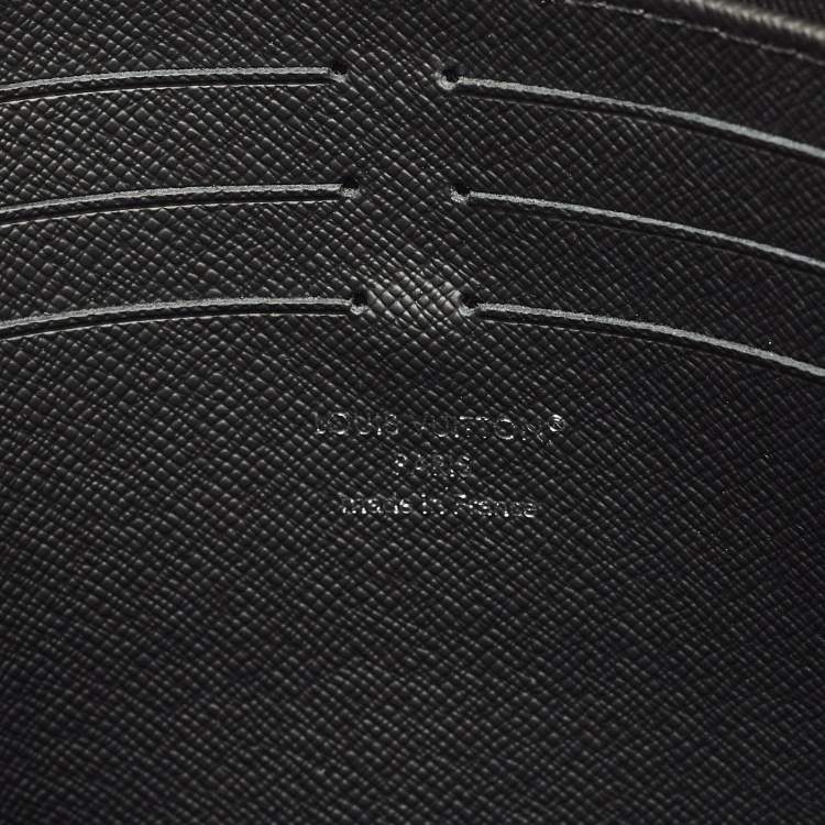 Pre Owned Louis Vuitton Black Taiga Leather Pochette Voyage