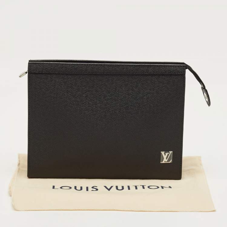 Pre Owned Louis Vuitton Black Taiga Leather Pochette Voyage